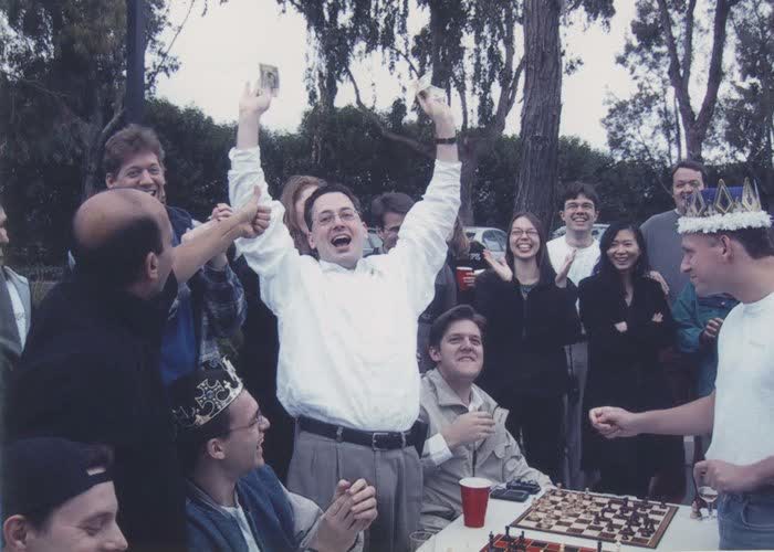 David Sacks beats a drunk Peter Thiel playing multiple games of chess after closing the deal to sell Paypal